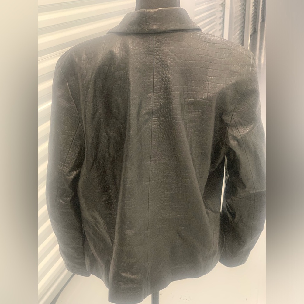Colebrook & Co. Croc ๐ Embossed Genuine Leather Jacket - Picture 6 of 11